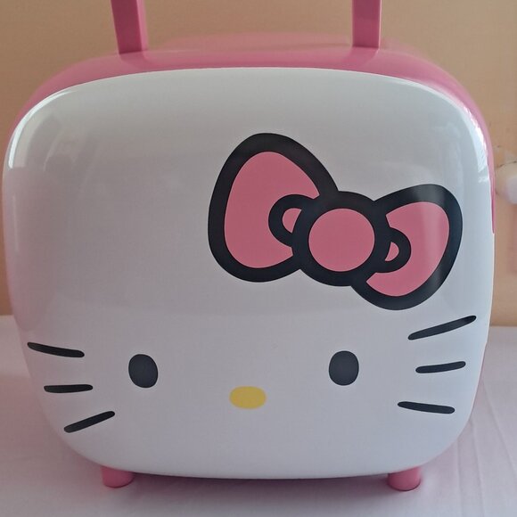 Hello Kitty Mini Fridge with Carry Handle  Thermoelectric Cooler.BNWT/BOX - Picture 4 of 15